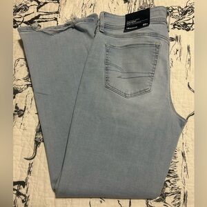 NEW American Eagle Light Wash Frayed Hem Jeans